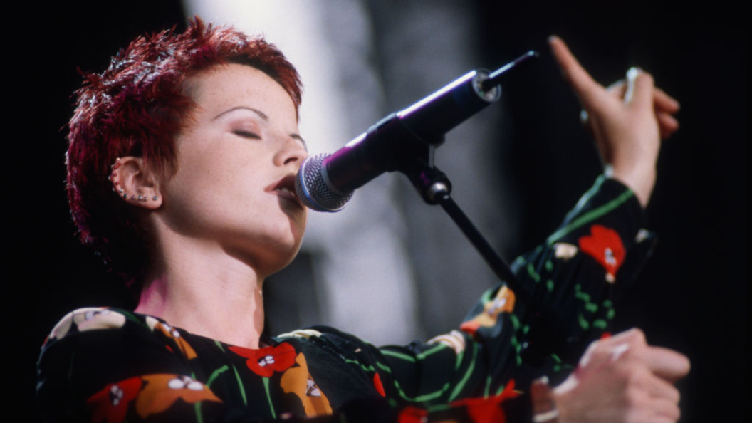 3 Songs From the 90s That Were Written About Real Relationship Drama 3 Songs From the 90s That Were Written About Real Relationship Drama