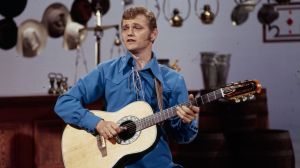 55 Years Ago, Jerry Reed Was at No. 1 With His Signature Hit About an Ill-Fated Game of Craps