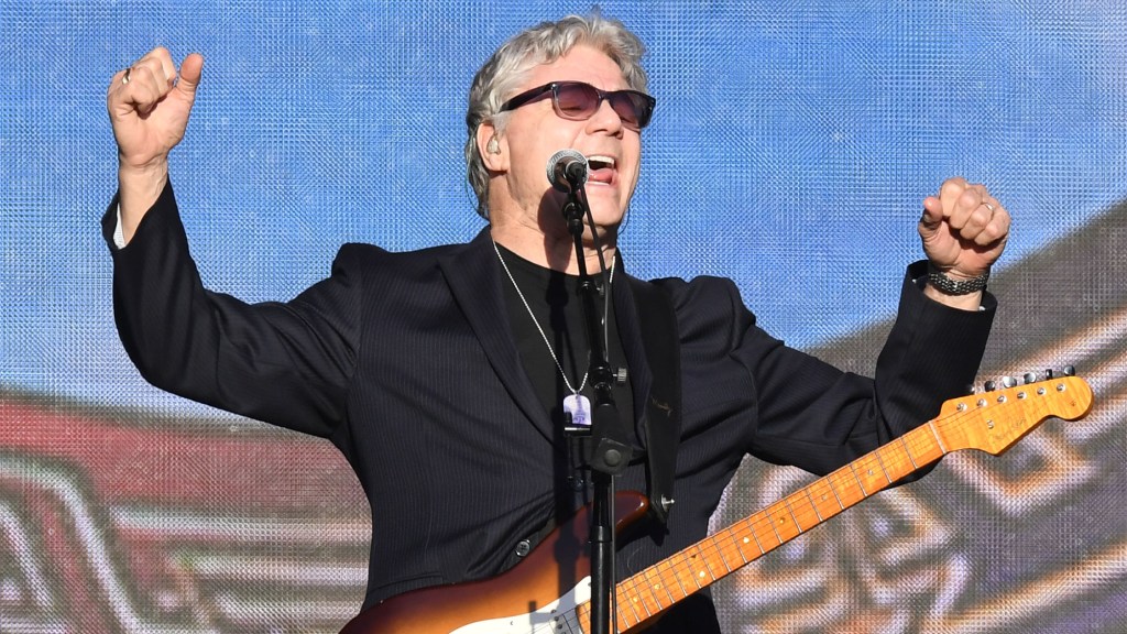 82-Year-Old Classic Rock Star Returns to the Stage Less Than a Year After Quitting Touring