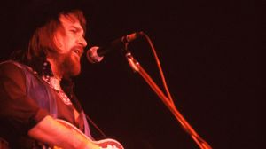 On the Charts 49 Years Ago Today, Waylon Jennings Entered His Sixth Week at No. 1 With This Willie Nelson Feature