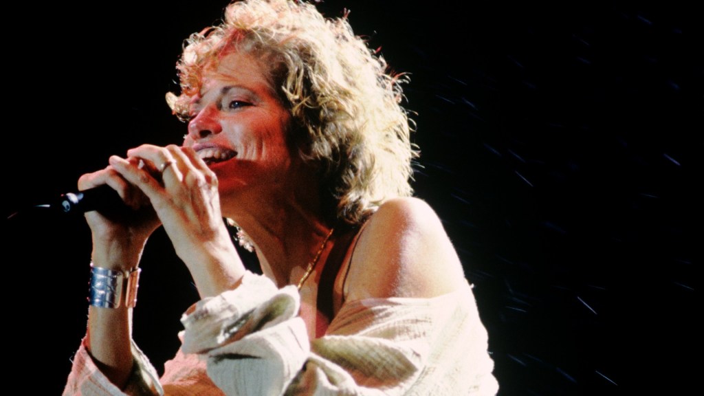 The Massive Carly Simon Hit That Broke Industry Rules in 1972