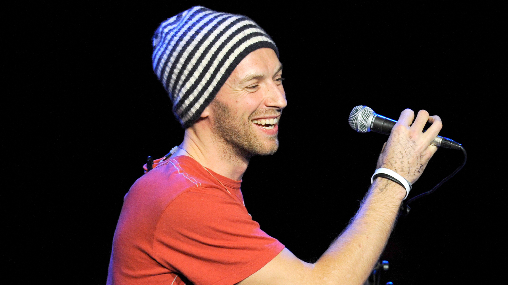 How Coldplay Redefined 2000s Rock with Pop Melodies & Poetic Lyrics
