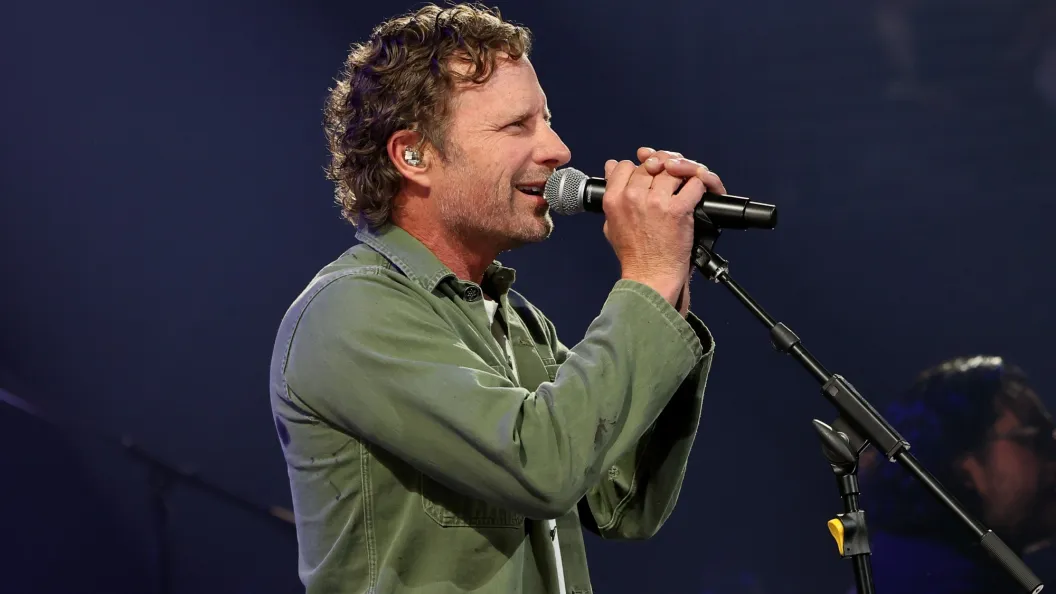3 Country Artists Who Had Menial Music Industry Jobs Before Becoming Superstars 3 Country Artists Who Had Menial Music Industry Jobs Before Becoming Superstars