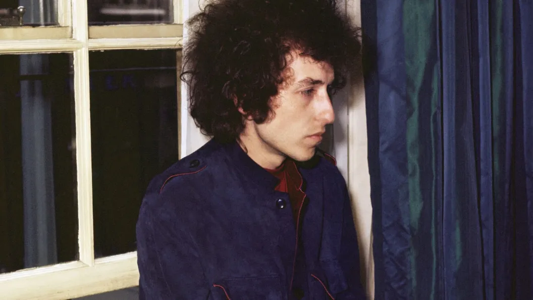 The 10-Page-Long Song Full of “Steady Hatred” That Prevented Bob Dylan From Quitting Singing Like He Intended The 10-Page-Long Song Full of “Steady Hatred” That Prevented Bob Dylan From Quitting Singing Like He Intended