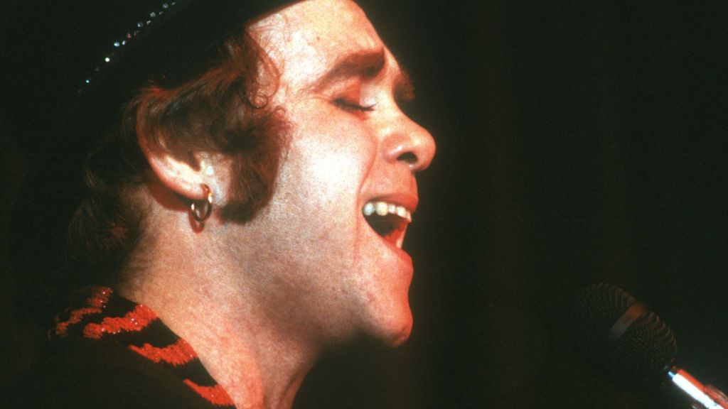 4 Hits From the 70s That Are Perfect for Being Young and in Love