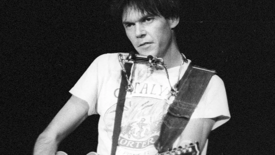 The Passing Comment That Inspired This Iconic Neil Young Album (And Summarized His Entire Artistic Ethos) The Passing Comment That Inspired This Iconic Neil Young Album (And Summarized His Entire Artistic Ethos)