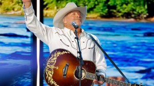 “I’ve Never Made It Through This Song Without Crying”: Alan Jackson’s Final Performance of His Early-2000s Classic Had Nashville in Tears