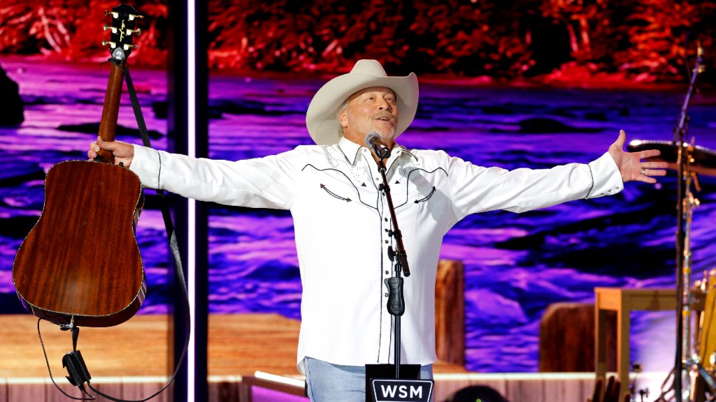 The Most Incredible Moment From Alan Jackson’s Final Concert Happened Off the Stage
