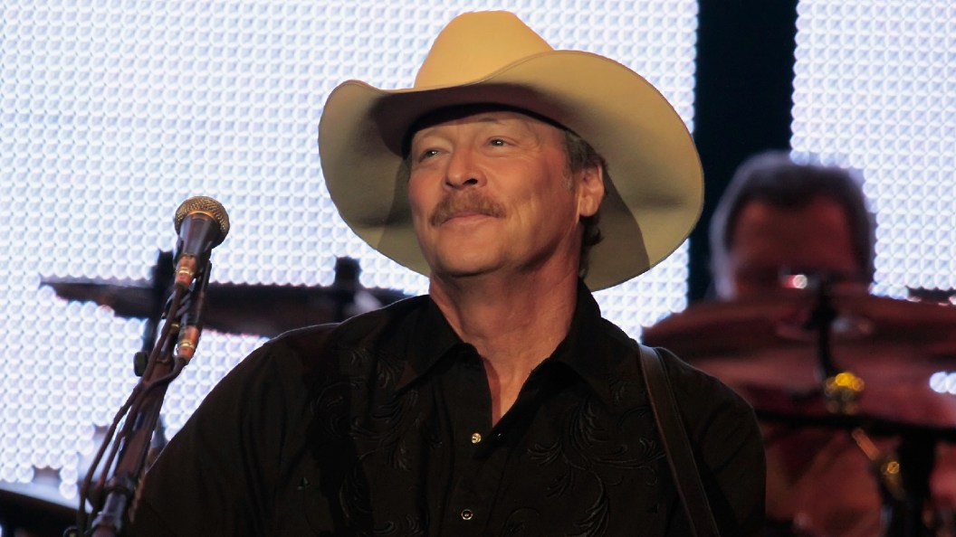 Country Star Overtakes George Strait and Alan Jackson in the Record Books Country Star Overtakes George Strait and Alan Jackson in the Record Books