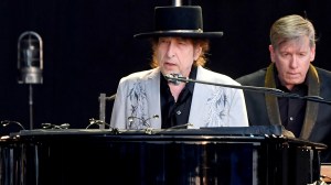 Bob Dyan’s Guitarist Shares New Details About His Exit From the Band