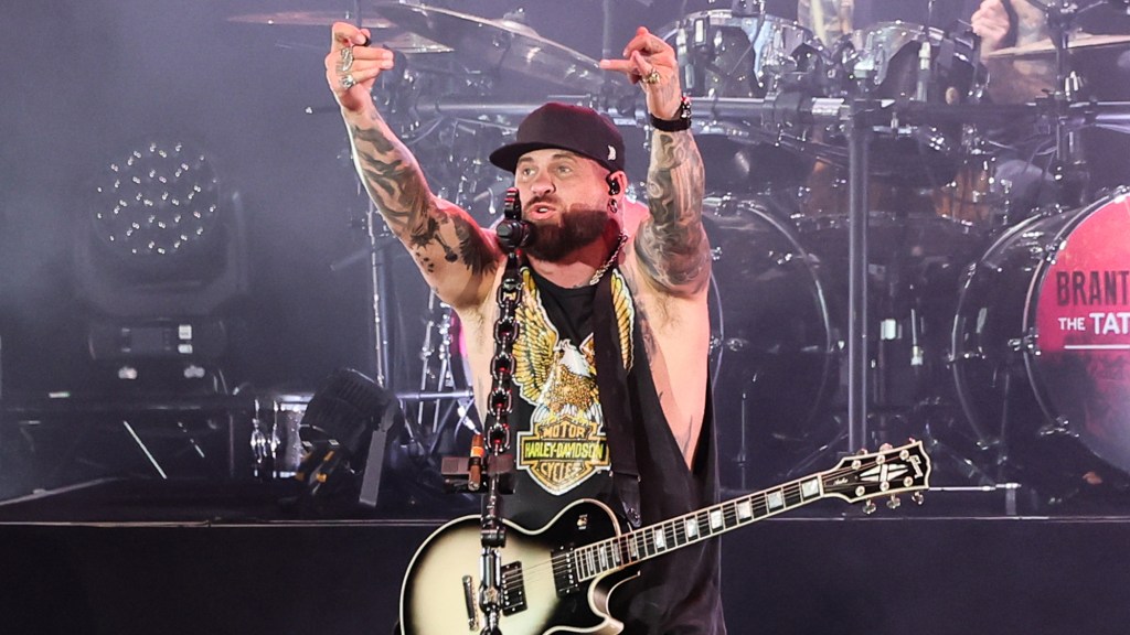 Country Star Honors Late 3 Doors Down Frontman With a Powerful โWhen Iโm Goneโ Cover