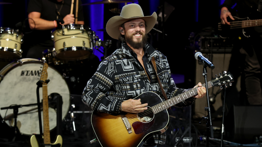 “When They Shut Down Broadway”: Chris Janson Brings Nashville to a Standstill as Thousands Pack the Streets “When They Shut Down Broadway”: Chris Janson Brings Nashville to a Standstill as Thousands Pack the Streets