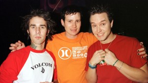 3 Rock Songs From the 1990s That Will Get All Your Friends Dancing