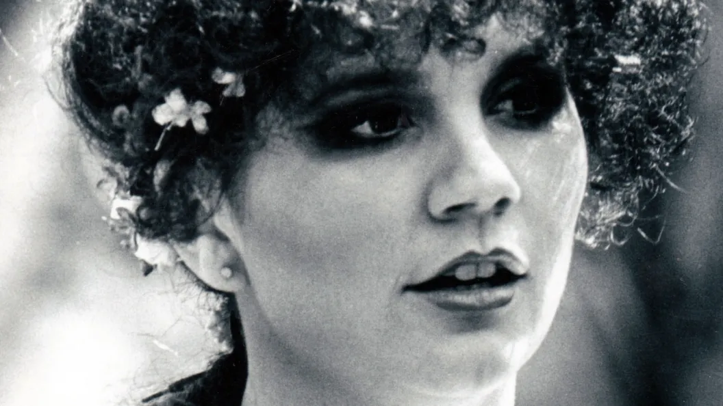 Linda Ronstadt Scored a Hit in 1978 With This Warren Zevon Song (And It Gently Mocked Jackson Browne) Linda Ronstadt Scored a Hit in 1978 With This Warren Zevon Song (And It Gently Mocked Jackson Browne)