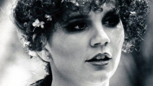 Linda Ronstadt Scored a Hit in 1978 With This Warren Zevon Song (And It Gently Mocked Jackson Browne)