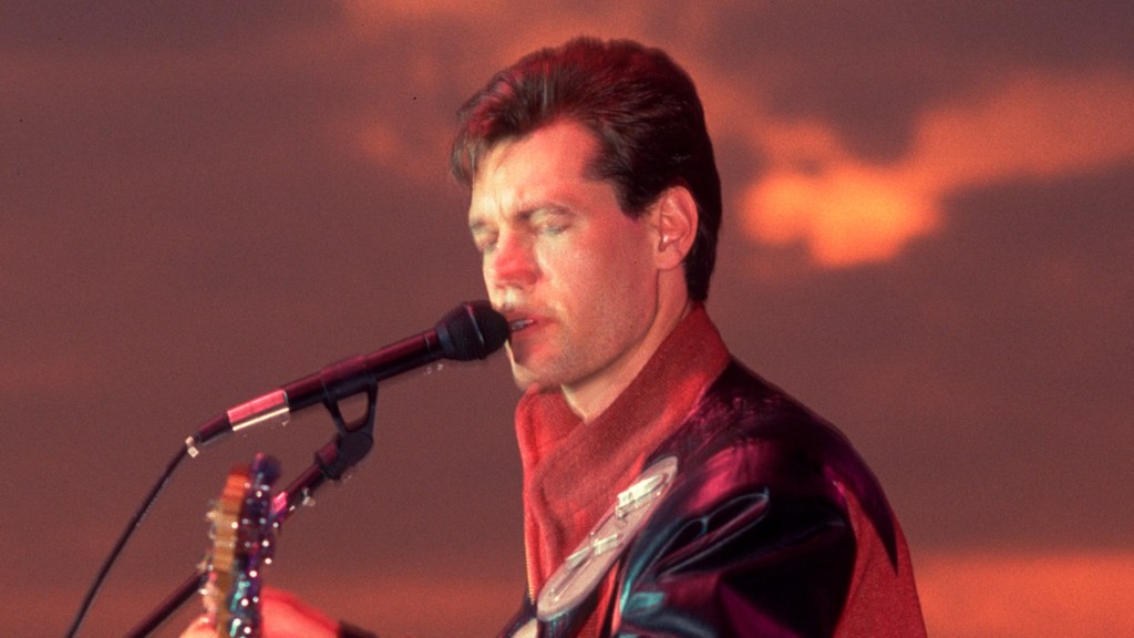 4 Randy Travis Lyrics That Still Stop Us in Our Tracks