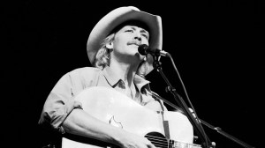 On This Day in 1993, Alan Jackson Hit No. 1 With Country Music’s Definitive Summer Anthem—Written on His Tour Bus