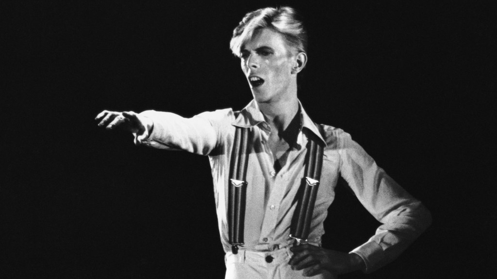 3 Songs From 1975 That Teens Couldn’t Stop Playing in Their First Car