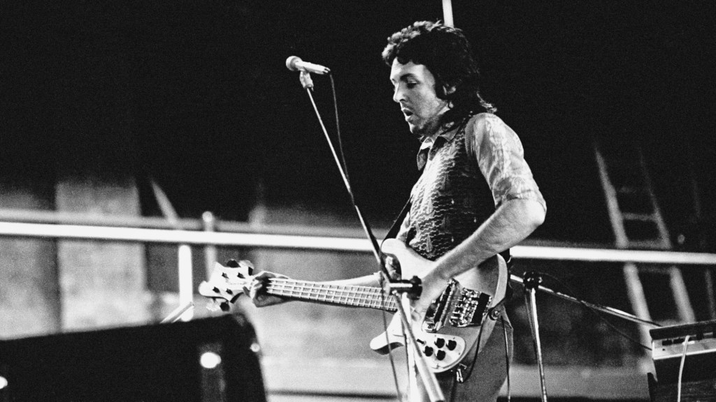 3 Classic Rock Guitar Solos That Completely Overshadow the Songs They’re In