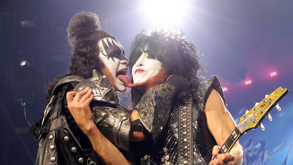 Billy Corgan on Why KISS’ Gene Simmons and Paul Stanley Are “Two of the Greatest Frontmen in the History of Rock”