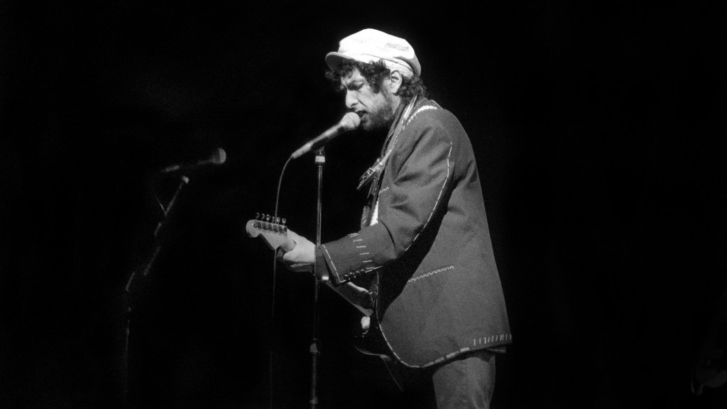 3 Folk Songs From 1965 That Should Be Studied in Songwriting Classes