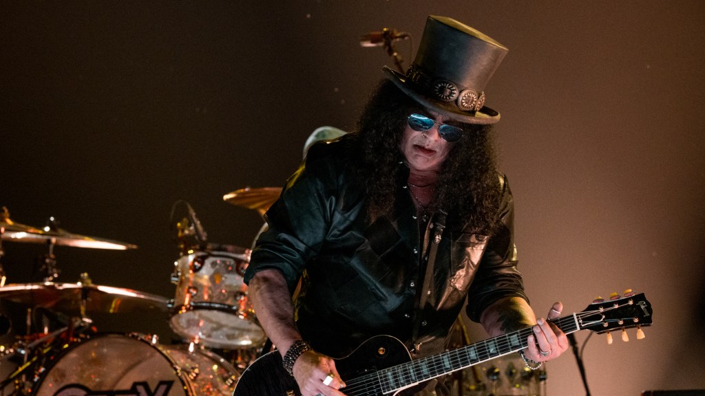 “Dude, You Can’t Do That To Slash!”: Guns N’ Roses Fan Absolutely Loses It When Guitarist Is Denied VIP Entry