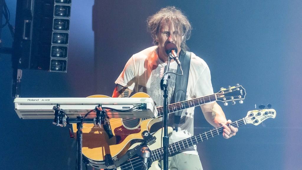 Popular Rock Band Forced To Tour Without a Key Member After โPretty Serious Mental Health Crashโ