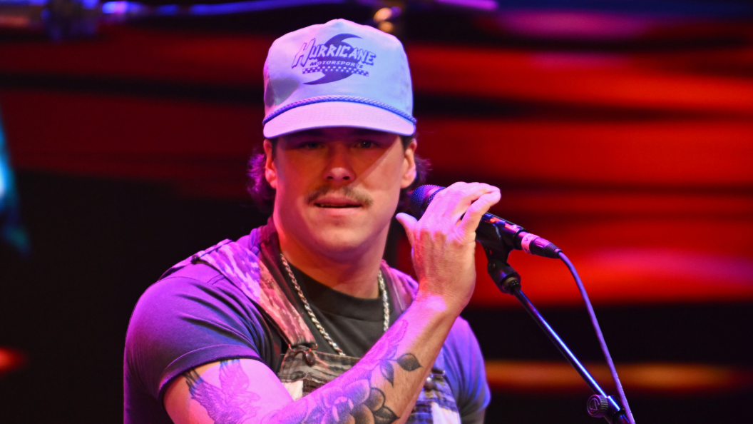 Father’s Sudden Death Forces Country Singer To Cancel Upcoming Shows: “The Greatest Man I Will Ever Know” Father’s Sudden Death Forces Country Singer To Cancel Upcoming Shows: “The Greatest Man I Will Ever Know”