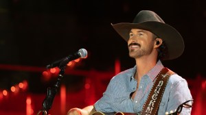 “Nobody Else Has That”: Riley Green Reveals the One-of-a-Kind Upgrade Carson Daly Made to His Chair on ‘The Voice’