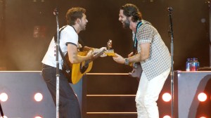 Thomas Rhett and Niall Horan Cover “Choosin’ Texas,” Team up To Perform a One Direction Hit During First-Ever Co-Headlining Show