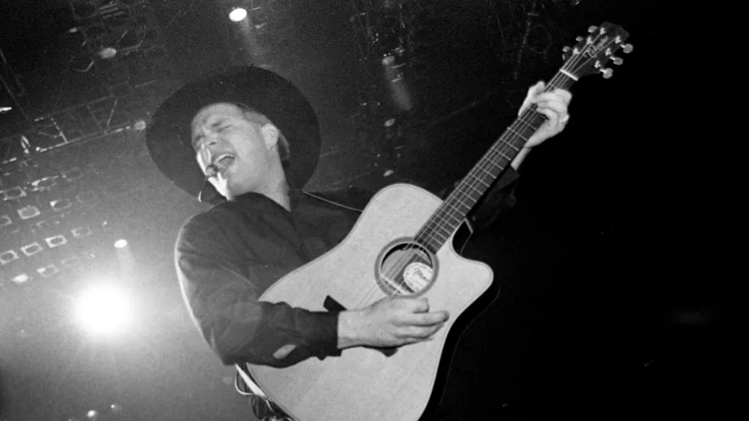 On This Day in 1990, Garth Brooks Was at No. 1 With His Favorite Song To Perform Live—“I Could Play It 4 or 5 Times a Night” On This Day in 1990, Garth Brooks Was at No. 1 With His Favorite Song To Perform Live—“I Could Play It 4 or 5 Times a Night”