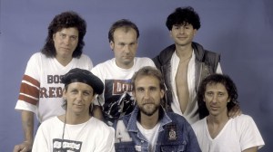 Remember When Three Grieving Sons Came Together for a Mike + The Mechanics Classic in 1988?