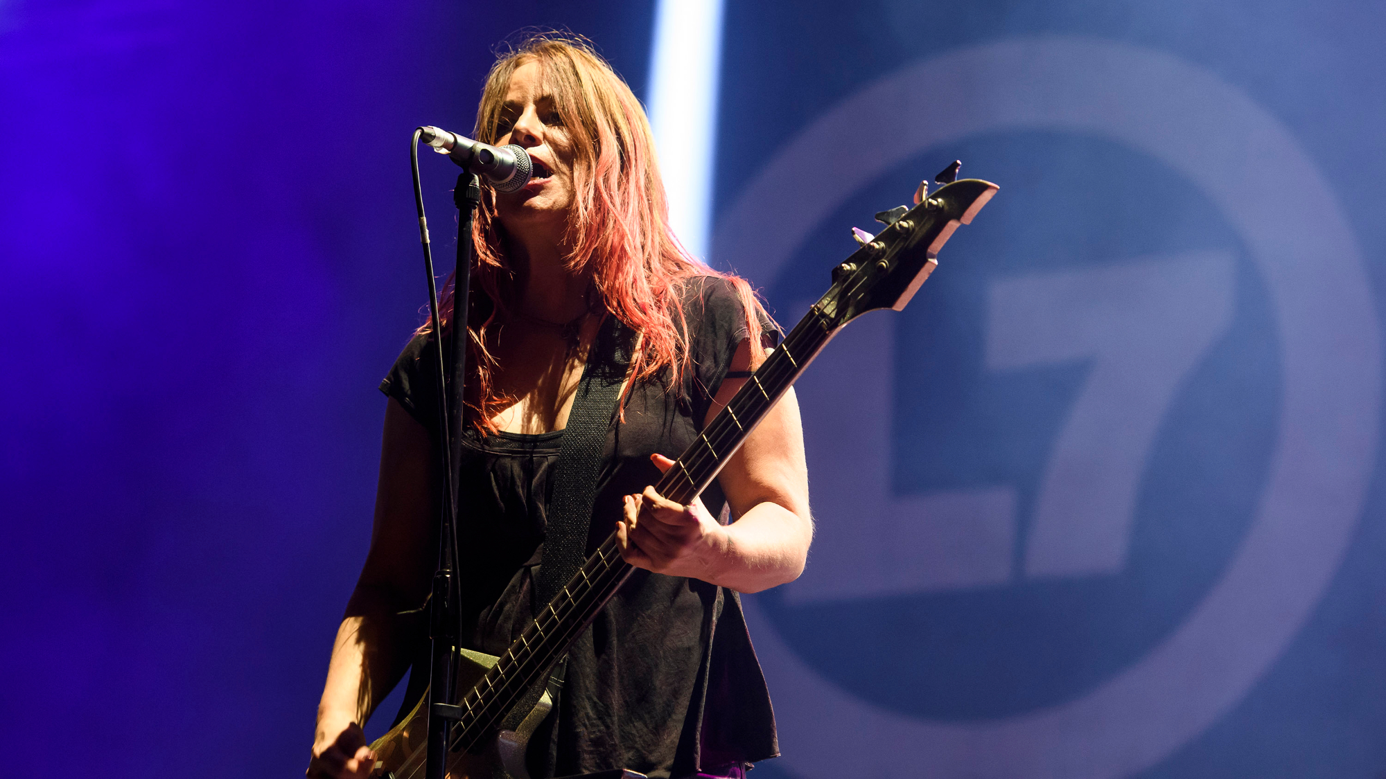 L7 bassist Jennifer Finch dies at 59 following brain cancer battle