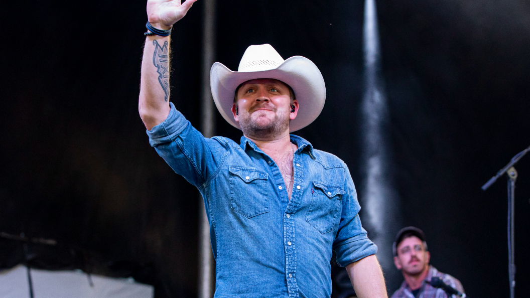 Country Star Plots Return Following Health Hiatus Country Star Plots Return Following Health Hiatus