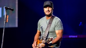 “Our Redneck Magic Mike”: Diehard Luke Bryan Fan Turns an Unforgettable Onstage Moment Into Free Tickets for Life
