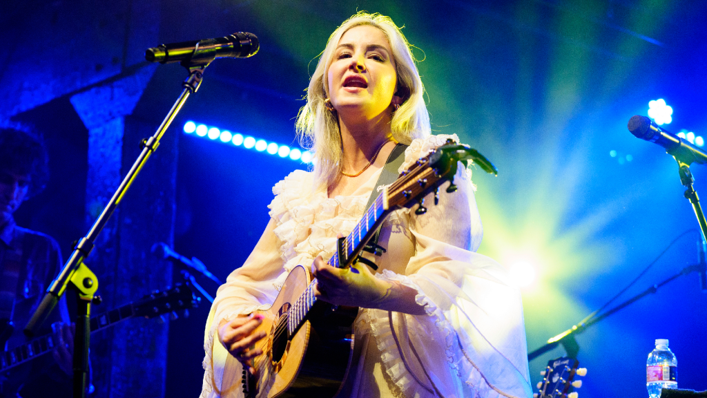 โThanks for Believing in Meโ: After Hundreds of Grand Ole Opry Performances, This Country Singer Says This Was Her Proudest Yet