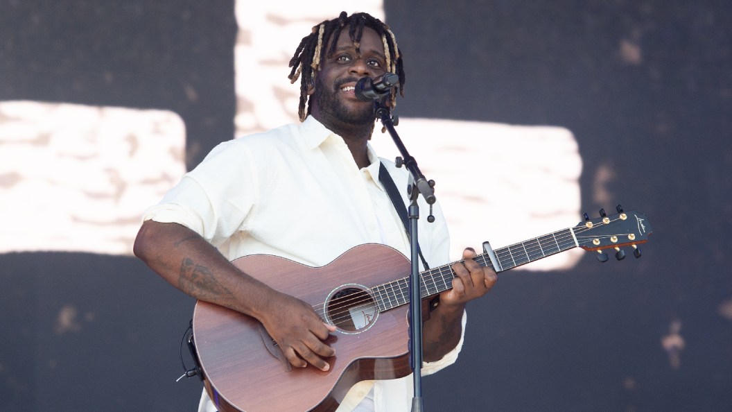 “I Never Want To Leave You in the Dark”: Folk-Pop Star Postpones Vancouver Performance Following Major Family Emergency “I Never Want To Leave You in the Dark”: Folk-Pop Star Postpones Vancouver Performance Following Major Family Emergency