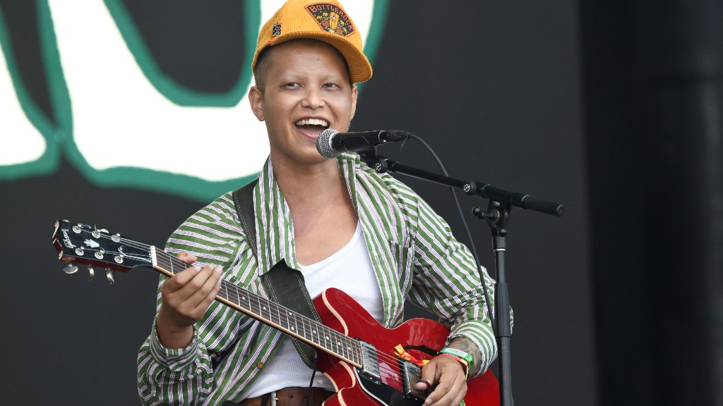“Docs Didn’t Tell Me I Couldn’t Sang”: 35-Year-Old Country Star With Aggressive, Incurable Cancer Returns to the Stage