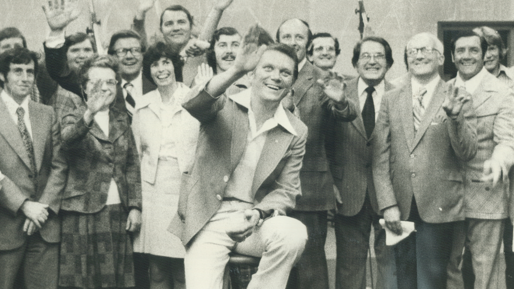 Country Music Mourns the Loss of the “Country Gentleman,” Dead at 89