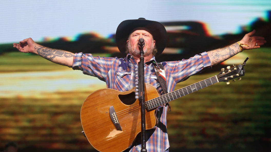 Tracy Lawrence and Jamey Johnson Bring Viral “Time Marches On” Version to the Grand Ole Opry Tracy Lawrence and Jamey Johnson Bring Viral “Time Marches On” Version to the Grand Ole Opry