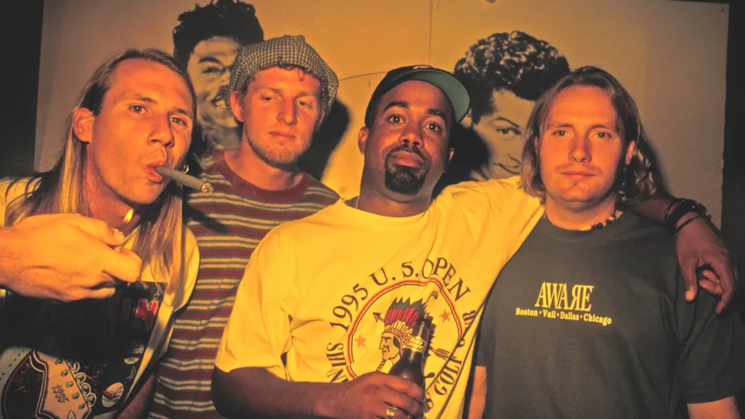 Most People Don’t Know This Iconic Singer Is on Hootie & The Blowfish’s First Big Hit From 1994 Most People Don’t Know This Iconic Singer Is on Hootie & The Blowfish’s First Big Hit From 1994