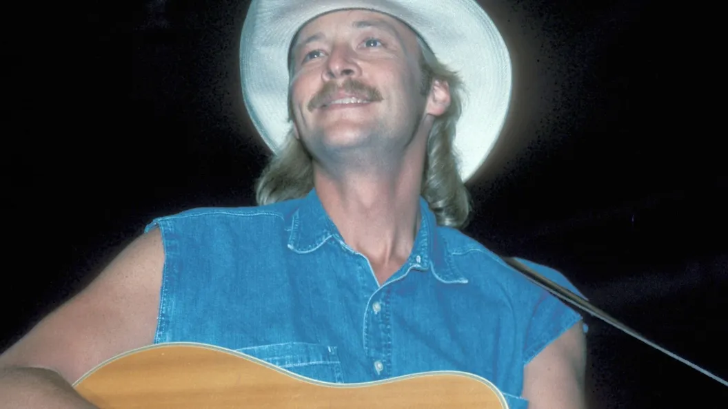 4 Country Songs That Will Make You Feel Nostalgic for Summers Gone By 4 Country Songs That Will Make You Feel Nostalgic for Summers Gone By