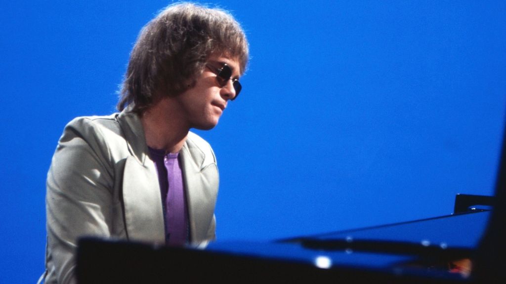 3 of the All-Time Best 1970s Songs To Pair With a Glass of Wine