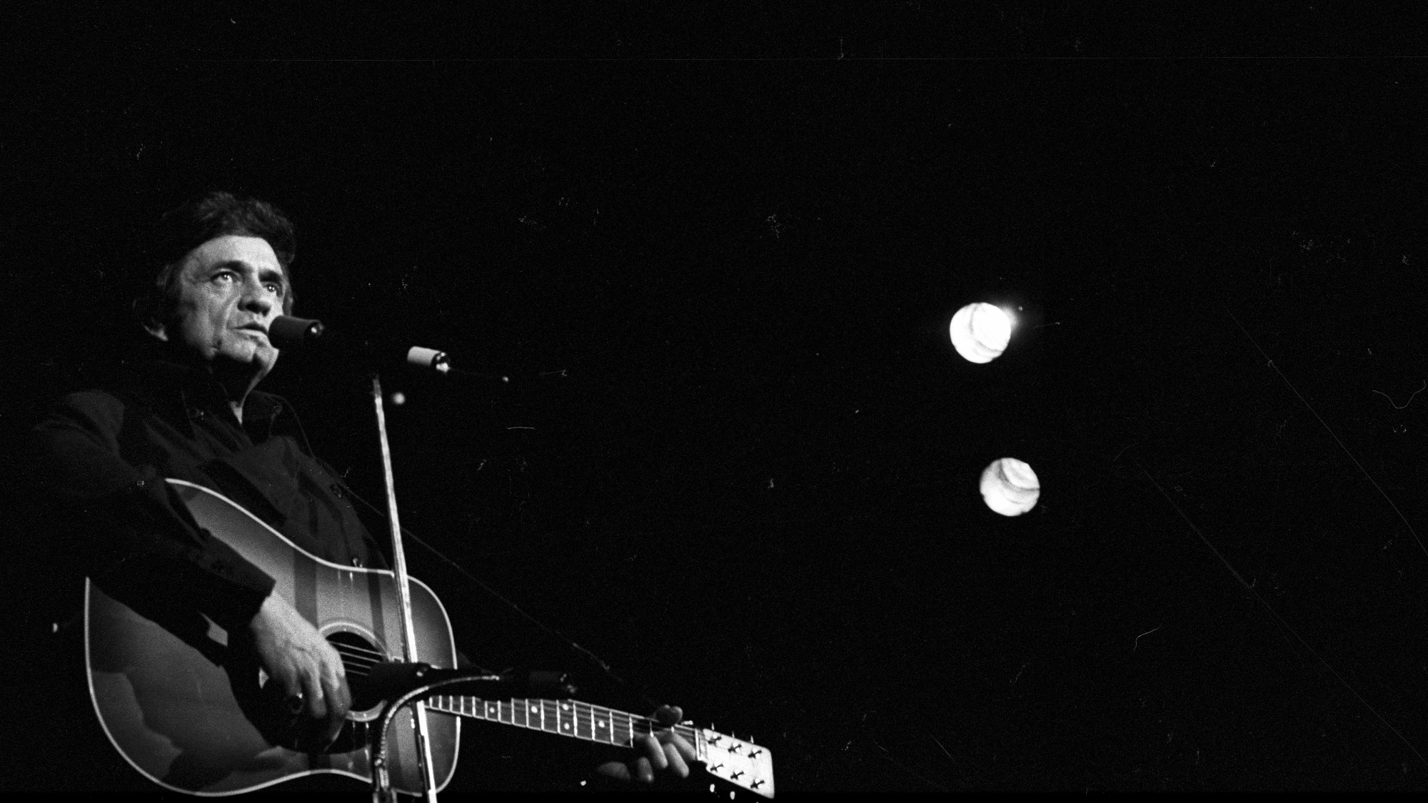 3 Johnny Cash Songs That Should Have Been Way Bigger Hits on the Radio