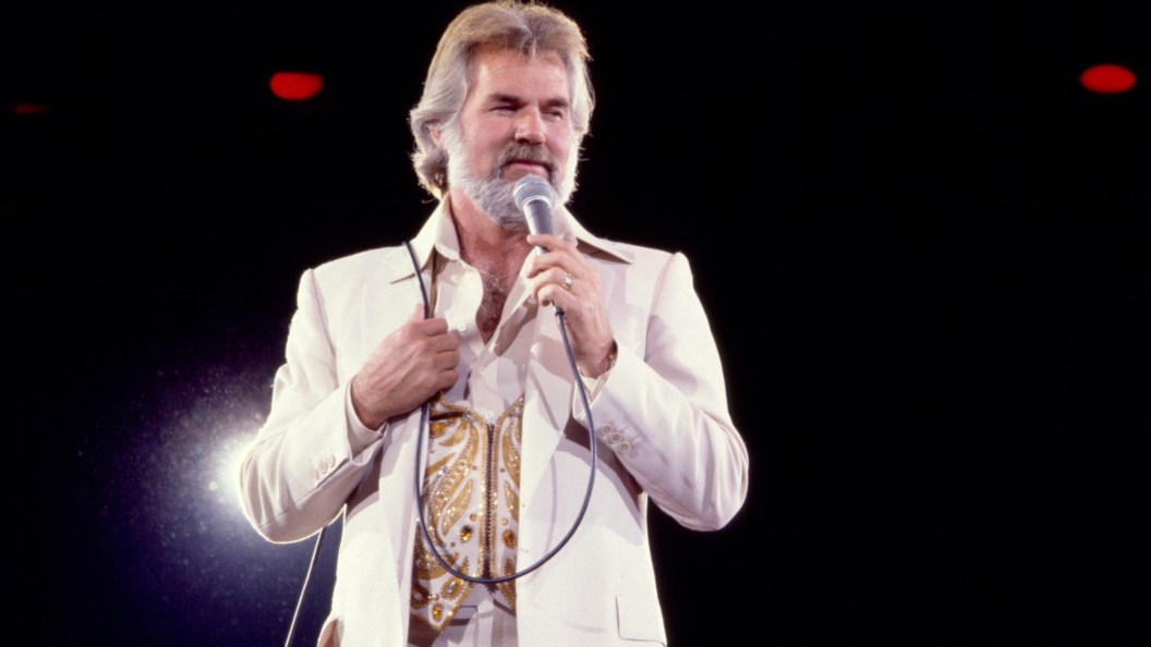 Willie Nelson Turned Down What Became One of Kenny Rogers’ Signature Songs in 1978 Willie Nelson Turned Down What Became One of Kenny Rogers’ Signature Songs in 1978