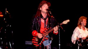 Remember When a Member of Eagles Played on Richard Marx’s First Single in 1987?