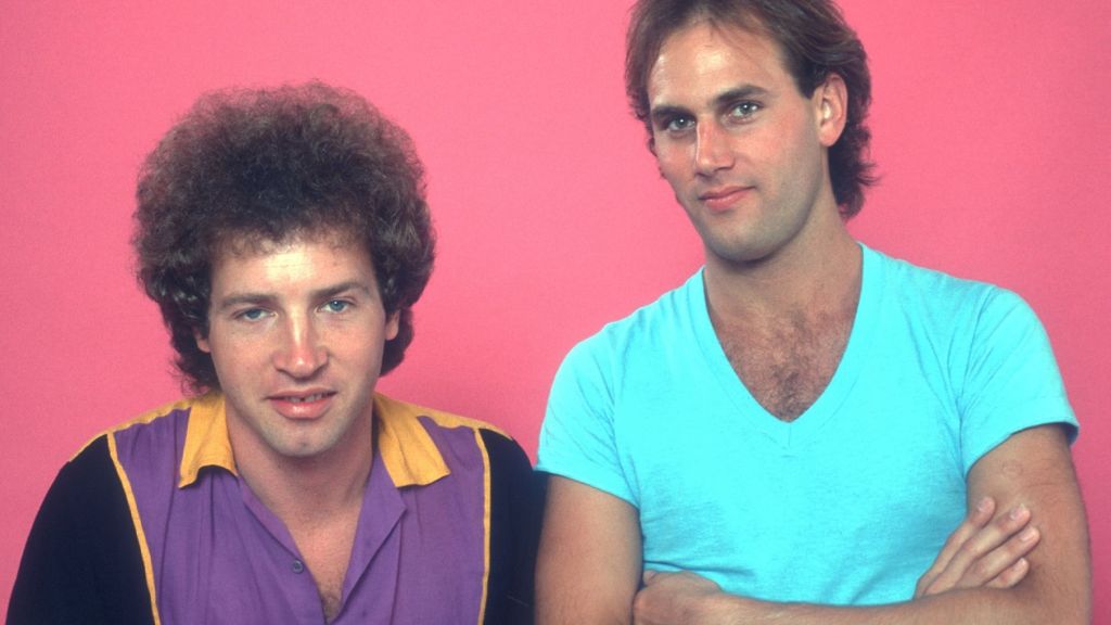 3 One-Hit Wonders From the 1980s I Remember Listening to on the Couch in the Summertime