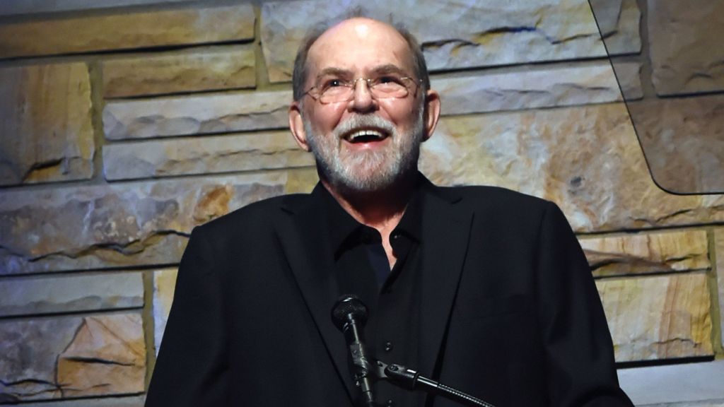 Born 88 Years Ago Today in Arkansas, the Hall of Fame Hitmaker Behind Garth Brooks’ Best Work and This Crystal Gayle Classic