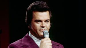 Born 93 Years Ago Today in Mississippi, the “High Priest of Country Music” Who Held a Record Even George Strait Had to Chase