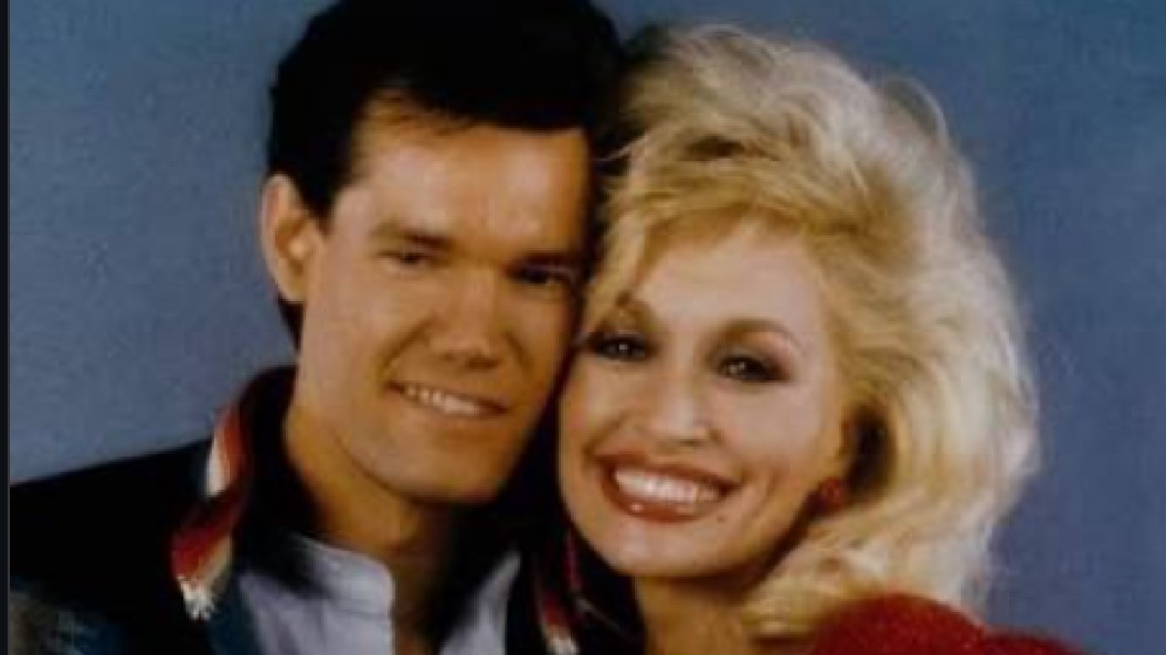 Randy Travis’ Emotional Goodbye to Dolly Parton Will Leave You in Tears: “Now, It’s Your Turn to Dance With Carl” Randy Travis’ Emotional Goodbye to Dolly Parton Will Leave You in Tears: “Now, It’s Your Turn to Dance With Carl”